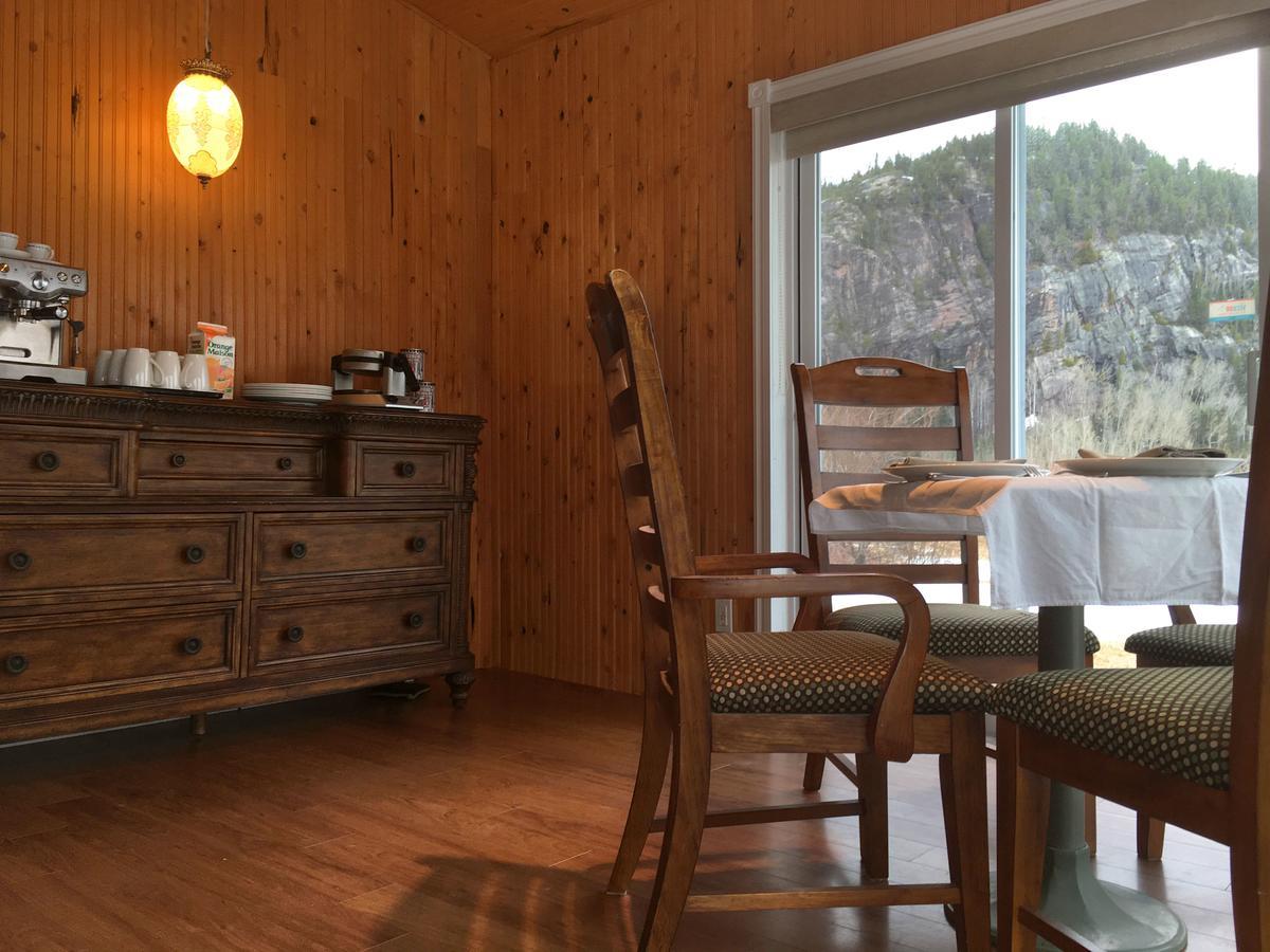 La Chouette Virée Bed and Breakfast Grandes-Bergeronnes Esterno foto